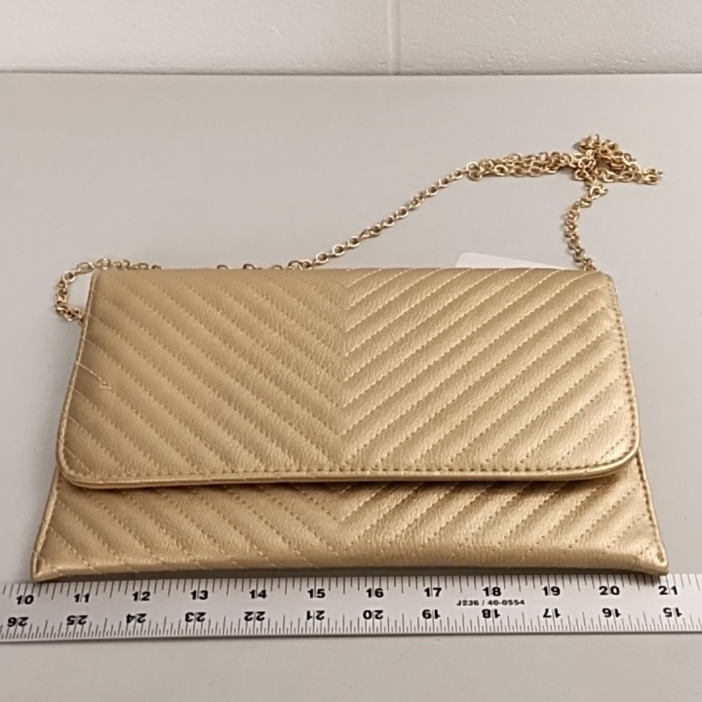 NWT MattGold Clutch Crossbody Bag Removable Chain Quilted Faux Leather Magnetic - Picture 4 of 10